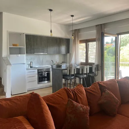 Elani-elaiavillas 公寓 *